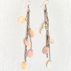 earrings Stunning long chain & shiny white coin